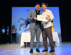 Foto de la galería: Los alumnos de los 5° de la Madre de la Misericordia con felicidad y nostalgia recibieron sus diplomas 