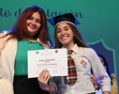 Foto de la galería: Los alumnos de los 5° de la Madre de la Misericordia con felicidad y nostalgia recibieron sus diplomas 