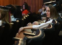 Foto de la galería: Los alumnos de los 5° de la Madre de la Misericordia con felicidad y nostalgia recibieron sus diplomas 