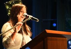 Foto de la galería: Los alumnos de los 5° de la Madre de la Misericordia con felicidad y nostalgia recibieron sus diplomas 