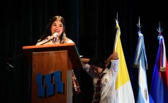Foto de la galería: Los alumnos de los 5° de la Madre de la Misericordia con felicidad y nostalgia recibieron sus diplomas 