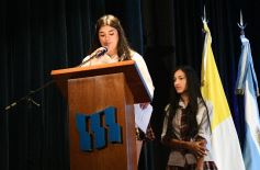 Foto de la galería: Los alumnos de los 5° de la Madre de la Misericordia con felicidad y nostalgia recibieron sus diplomas 