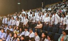 Foto de la galería: Los alumnos de los 5° de la Madre de la Misericordia con felicidad y nostalgia recibieron sus diplomas 