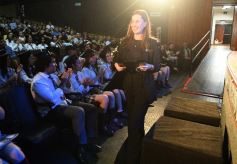 Foto de la galería: Los alumnos de los 5° de la Madre de la Misericordia con felicidad y nostalgia recibieron sus diplomas 