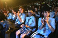 Foto de la galería: Los alumnos de los 5° de la Madre de la Misericordia con felicidad y nostalgia recibieron sus diplomas 