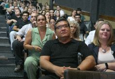 Foto de la galería: Los alumnos de los 5° de la Madre de la Misericordia con felicidad y nostalgia recibieron sus diplomas 