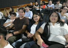 Foto de la galería: Los alumnos de los 5° de la Madre de la Misericordia con felicidad y nostalgia recibieron sus diplomas 