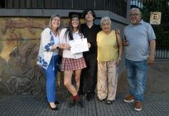 Foto de la galería: Los alumnos de los 5° de la Madre de la Misericordia con felicidad y nostalgia recibieron sus diplomas 