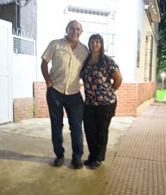 Foto de la galería: Vecinos y turistas disfrutaron del desfile de embarcaciones iluminadas en la Costanera 