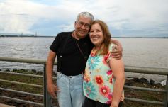 Foto de la galería: Vecinos y turistas disfrutaron del desfile de embarcaciones iluminadas en la Costanera 