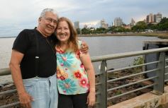 Foto de la galería: Vecinos y turistas disfrutaron del desfile de embarcaciones iluminadas en la Costanera 