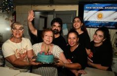 Sixto Fotografías. Sociedad. Publinotas - La tradicional hamburguesería "La Esquina" cumplió 40 años y la familia Rovetta celebró con clientes y amigos