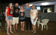 Foto de la galería: La tradicional hamburguesería "La Esquina" cumplió 40 años y la familia Rovetta celebró con clientes y amigos