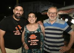Foto de la galería: La tradicional hamburguesería "La Esquina" cumplió 40 años y la familia Rovetta celebró con clientes y amigos