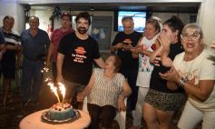 Foto de la galería: La tradicional hamburguesería "La Esquina" cumplió 40 años y la familia Rovetta celebró con clientes y amigos
