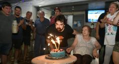 Foto de la galería: La tradicional hamburguesería "La Esquina" cumplió 40 años y la familia Rovetta celebró con clientes y amigos