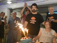 Foto de la galería: La tradicional hamburguesería "La Esquina" cumplió 40 años y la familia Rovetta celebró con clientes y amigos