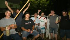 Foto de la galería: La tradicional hamburguesería "La Esquina" cumplió 40 años y la familia Rovetta celebró con clientes y amigos