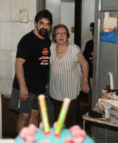 Foto de la galería: La tradicional hamburguesería "La Esquina" cumplió 40 años y la familia Rovetta celebró con clientes y amigos