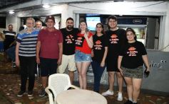 Foto de la galería: La tradicional hamburguesería "La Esquina" cumplió 40 años y la familia Rovetta celebró con clientes y amigos