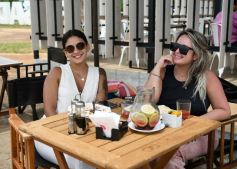 Foto de la galería: Turistas y posadeños disfrutan de la gastronomía en la ciudad y del balneario El Brete