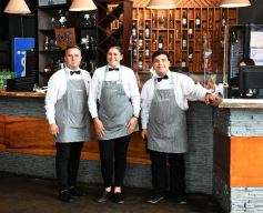 Foto de la galería: Turistas y posadeños disfrutan de la gastronomía en la ciudad y del balneario El Brete