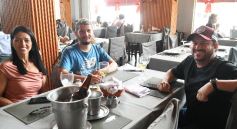 Foto de la galería: Turistas y posadeños disfrutan de la gastronomía en la ciudad y del balneario El Brete