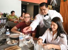 Foto de la galería: Turistas y posadeños disfrutan de la gastronomía en la ciudad y del balneario El Brete