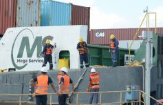 Foto de la galería: Recibimiento en el Puerto de Posadas, llegada del convoy que marca el crecimiento que se consolida 