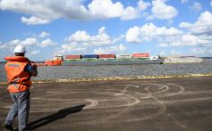 Foto de la galería: Recibimiento en el Puerto de Posadas, llegada del convoy que marca el crecimiento que se consolida 