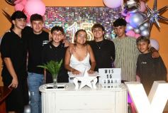 Foto de la galería: Los soñados 15 años de Uma: feliz celebró rodeada de amigos y familiares