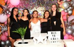 Foto de la galería: Los soñados 15 años de Uma: feliz celebró rodeada de amigos y familiares