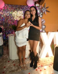 Foto de la galería: Los soñados 15 años de Uma: feliz celebró rodeada de amigos y familiares