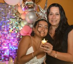 Foto de la galería: Los soñados 15 años de Uma: feliz celebró rodeada de amigos y familiares