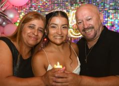 Foto de la galería: Los soñados 15 años de Uma: feliz celebró rodeada de amigos y familiares