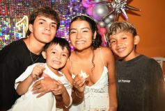 Foto de la galería: Los soñados 15 años de Uma: feliz celebró rodeada de amigos y familiares