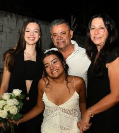 Foto de la galería: Los soñados 15 años de Uma: feliz celebró rodeada de amigos y familiares