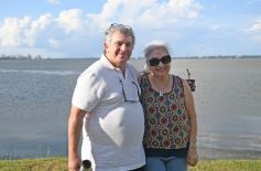 Foto de la galería: El verano se disfruta a pleno en las playas y el camping de la capital provincial  