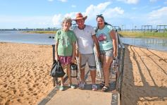 Foto de la galería: El verano se disfruta a pleno en las playas y el camping de la capital provincial  
