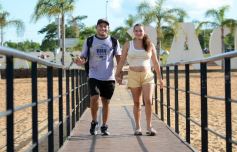 Foto de la galería: El verano se disfruta a pleno en las playas y el camping de la capital provincial  