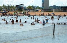 Foto de la galería: El verano se disfruta a pleno en las playas y el camping de la capital provincial  