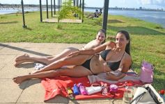 Foto de la galería: El verano se disfruta a pleno en las playas y el camping de la capital provincial  