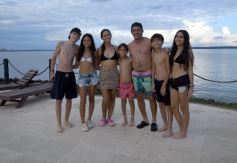 Foto de la galería: El verano se disfruta a pleno en las playas y el camping de la capital provincial  