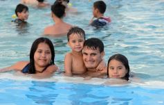 Foto de la galería: El verano se disfruta a pleno en las playas y el camping de la capital provincial  