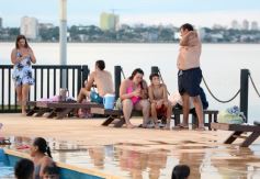 Foto de la galería: El verano se disfruta a pleno en las playas y el camping de la capital provincial  