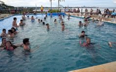 Foto de la galería: El verano se disfruta a pleno en las playas y el camping de la capital provincial  