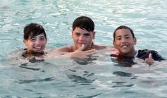 Foto de la galería: El verano se disfruta a pleno en las playas y el camping de la capital provincial  