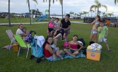 Foto de la galería: El verano se disfruta a pleno en las playas y el camping de la capital provincial  