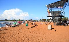 Foto de la galería: El verano se disfruta a pleno en las playas y el camping de la capital provincial  