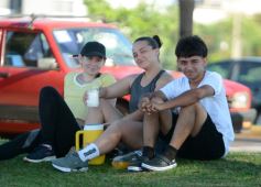 Foto de la galería: El verano se disfruta a pleno en las playas y el camping de la capital provincial  